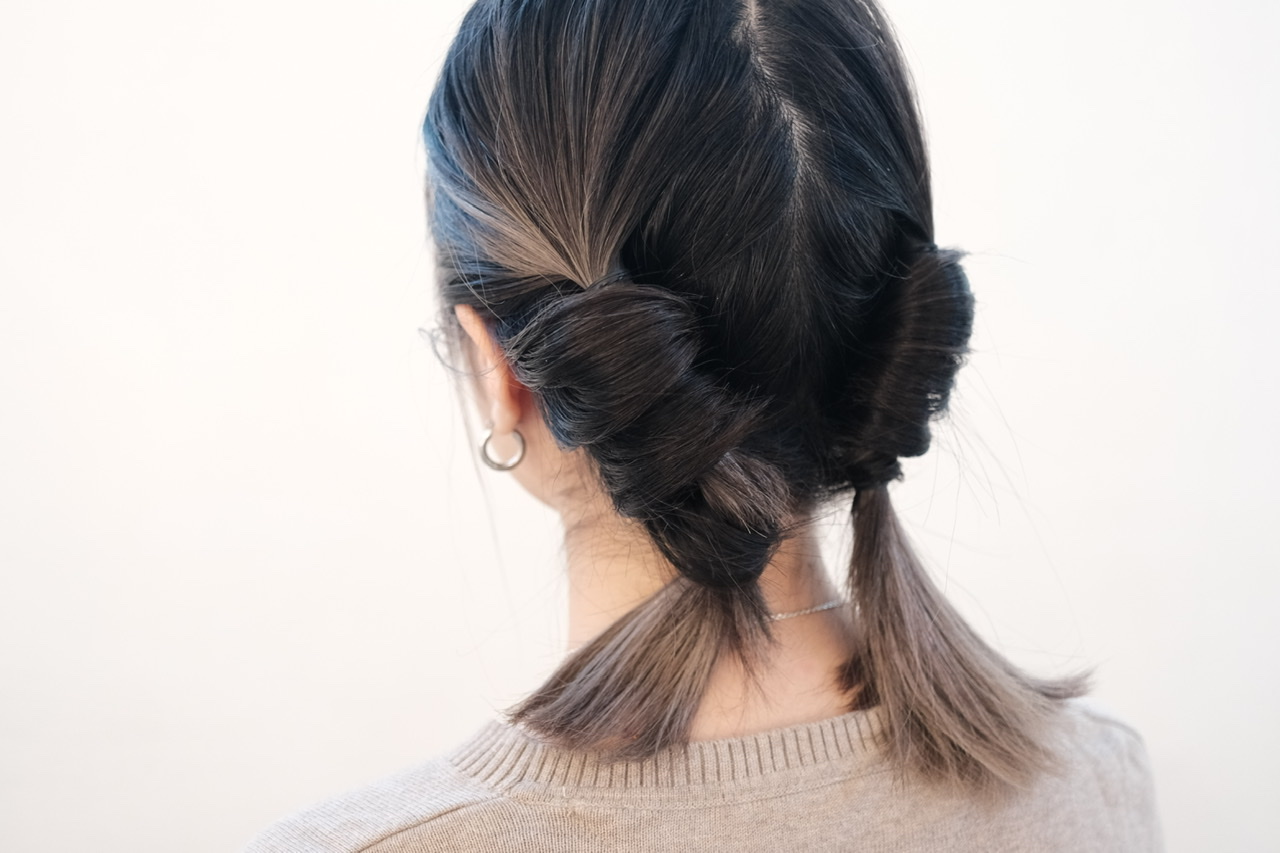 大人かわいい「二つ結び」のヘアアレンジ方法