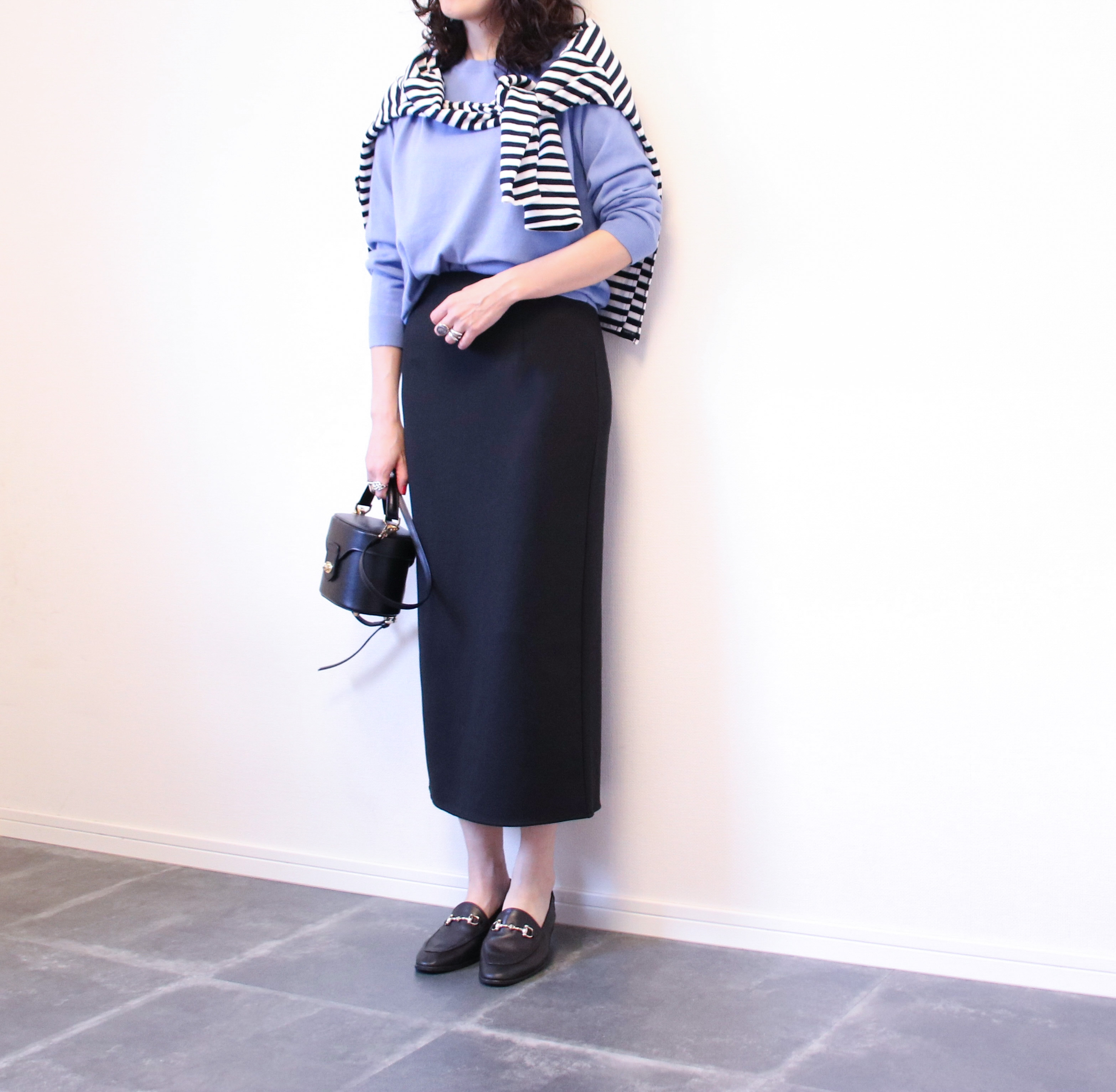 今から夏まで着られる！UNIQLO「ストレッチダブルフェイスナロースカート」コーデ術3つ