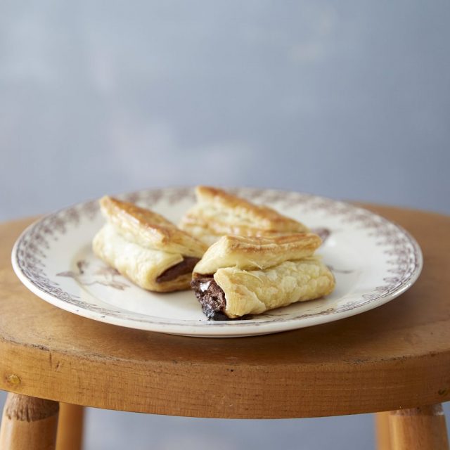 トースターで簡単!板チョコを巻いて焼くだけ「チョコクロワッサン」