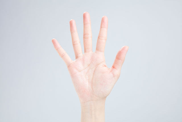 英語「middle finger」の意味って？