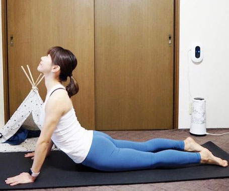 腸を動かしてガス抜き！うつ伏せでお腹すっきり「朝の快便ストレッチ」