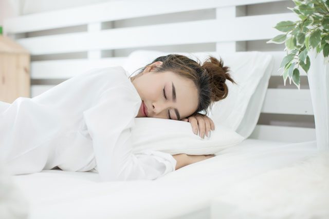 睡眠不足の女性