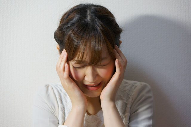 失敗した!と悩む女性