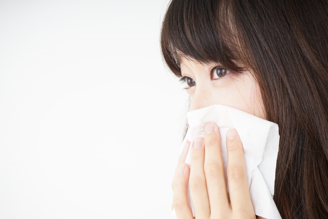 さらに肌が荒れる!?花粉症シーズンの「NGスキンケア」3つ