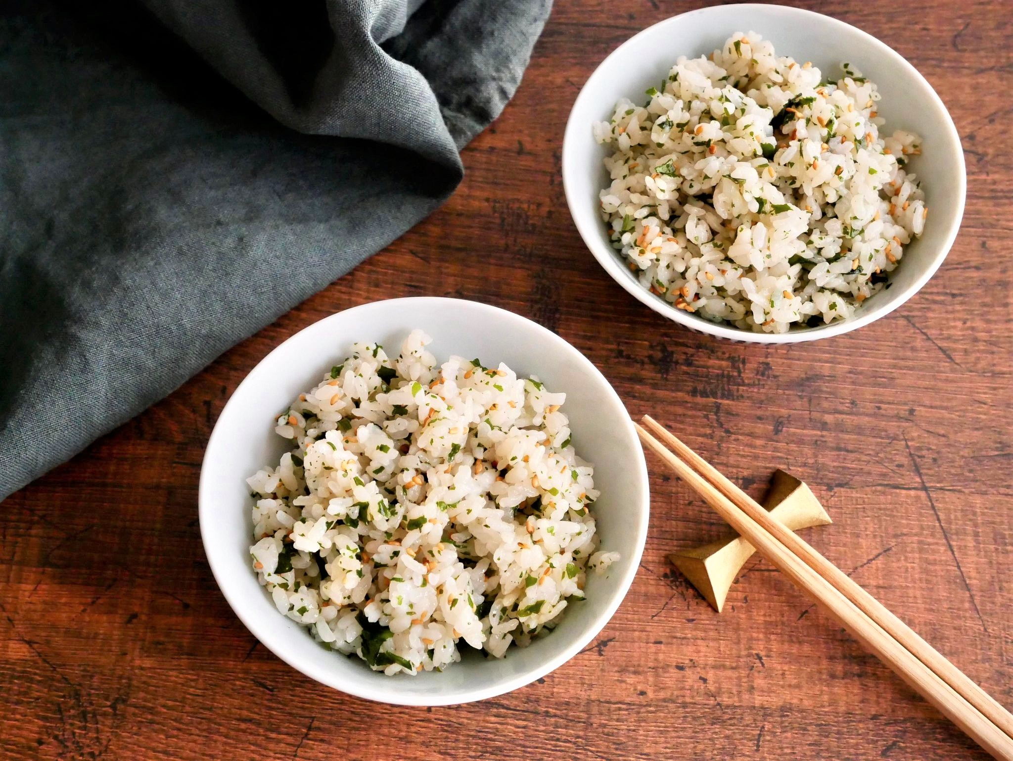 調味料を混ぜるだけで簡単！「わかめごはん」