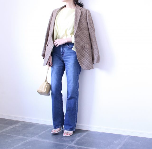 UNIQLOの「フレアハイライズジーンズ」