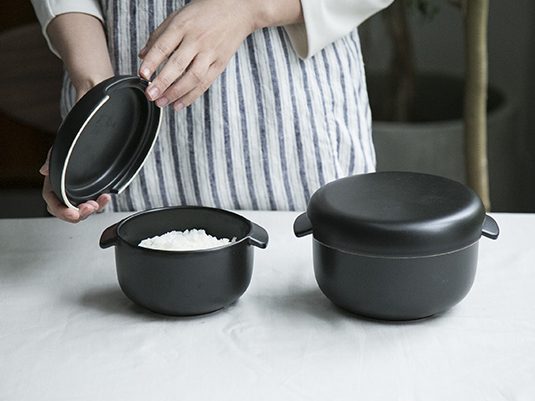 炊き立てご飯の美味しさが続く！『弥生陶園 丸おひつ』