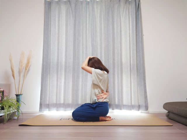 首コリ解消ストレッチ