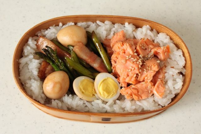 2品弁当の詰め方