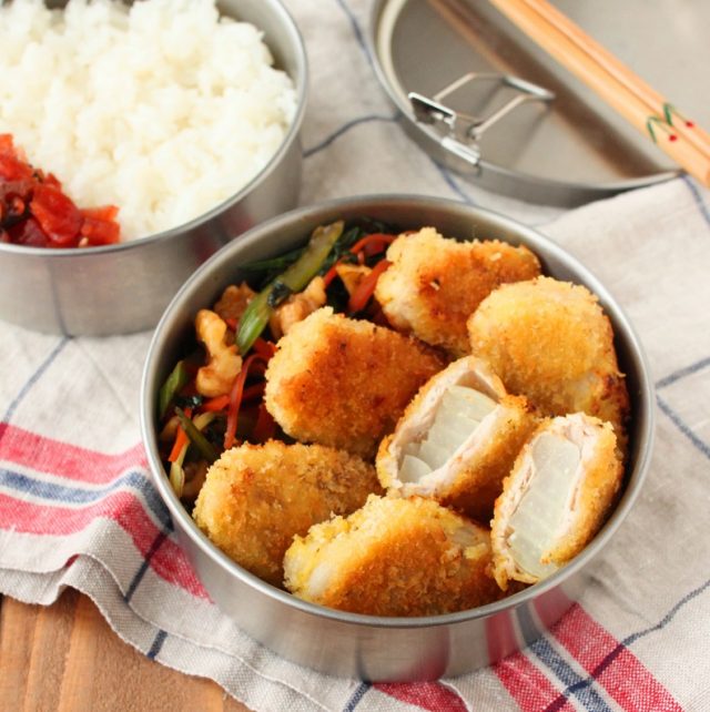 「新たまねぎの肉巻きカツ」「セロリとくるみの醤油炒め」2品弁当