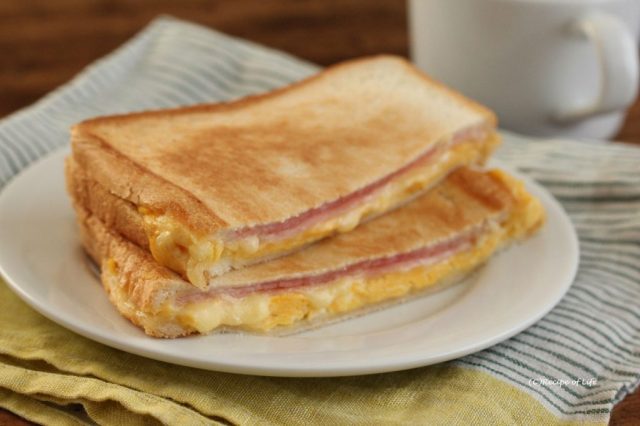 フライパンでできちゃう♪カリカリとろとろ「ホットサンド」
