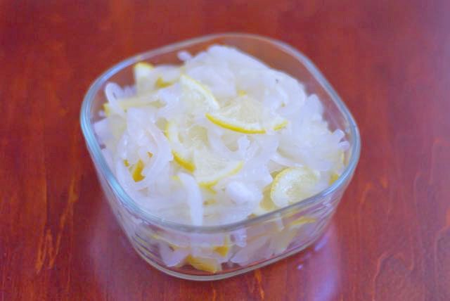 材料3つで作り置き♡新玉ねぎの「塩レモンマリネ」