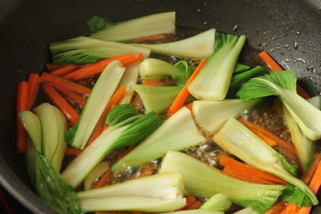 チンゲン菜の塩昆布炒め