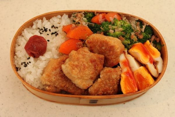 「定番唐揚げ」「卵と野菜の蒸し煮」