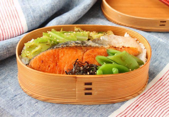 「塩鮭のバター醤油」「春キャベツとスナップえんどうの蒸し炒め」