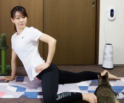 背骨をねじるだけ！自律神経もお通じも整う「うつ伏せのストレッチ」