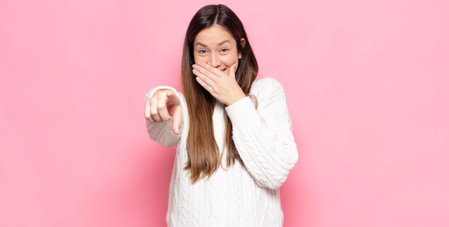 笑う女性