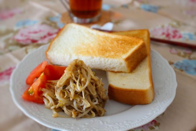 意外なおいしさ!バター香る「もやし炒めトースト」