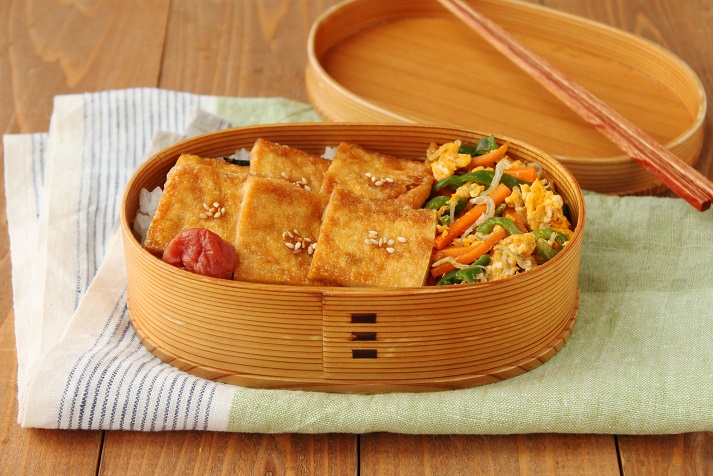 フライパン1つで2品！「油揚げ照り焼き」「ピーマンとにんじんのしりしり」弁当
