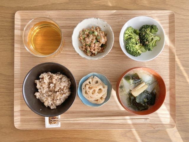 玄米のヘルシーな定食