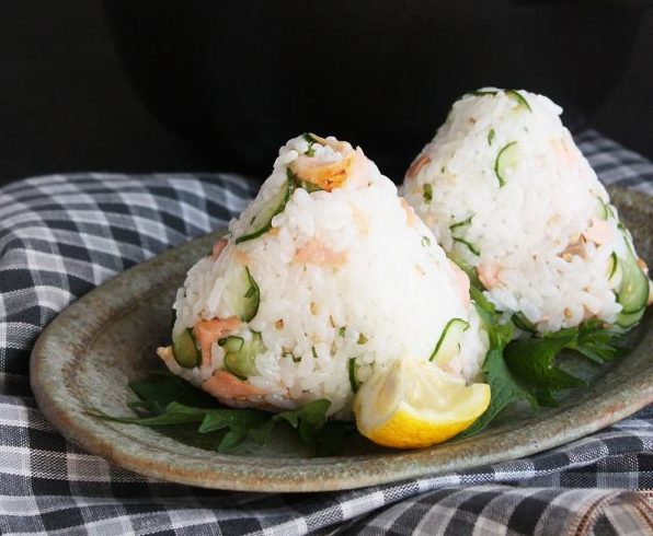 春の公園で食べたい♪簡単「アレンジおにぎり」レシピ3つ