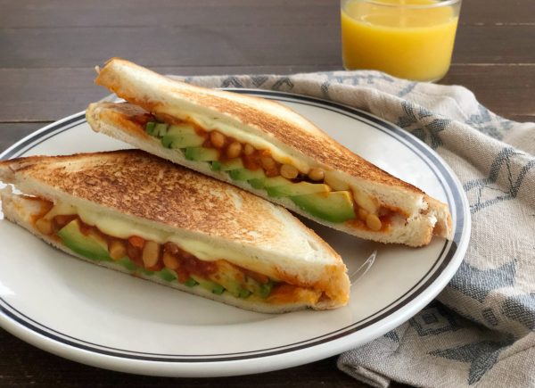 「とろけるチーズのサルサホットサンド」