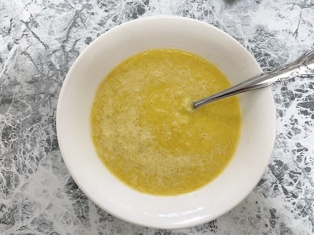 すりおろし野菜を入れたスープ