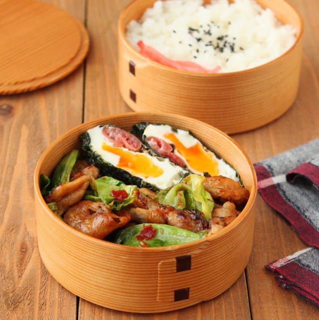 「レンジのり卵」「豚こまホイコーロ-」2品弁当