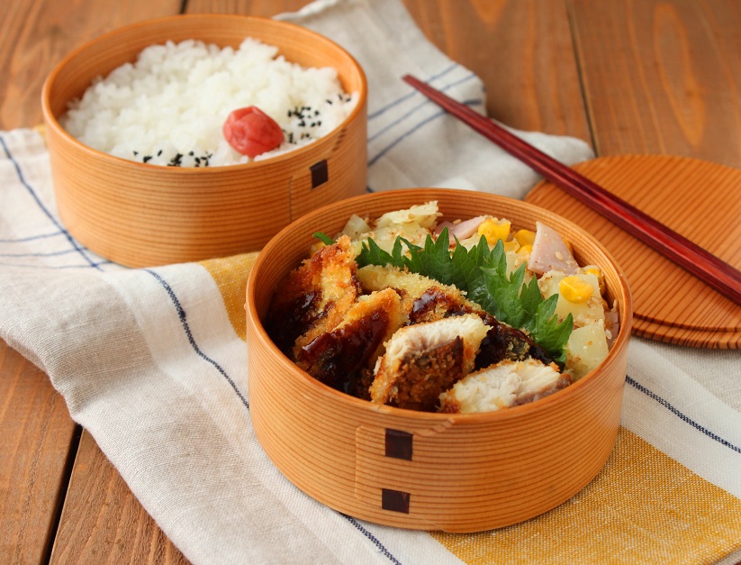 卵いらず！少ない油で簡単「塩鯖カツ」「ハムと野菜のごま酢和え」2品弁当