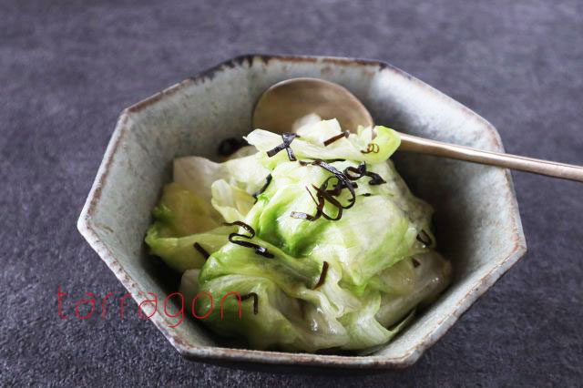 袋でもむだけ！5分で簡単「レタスと塩昆布のやみつきサラダ」