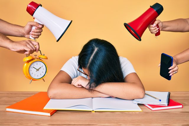 時間に追われる女性