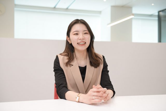 アヤカさん