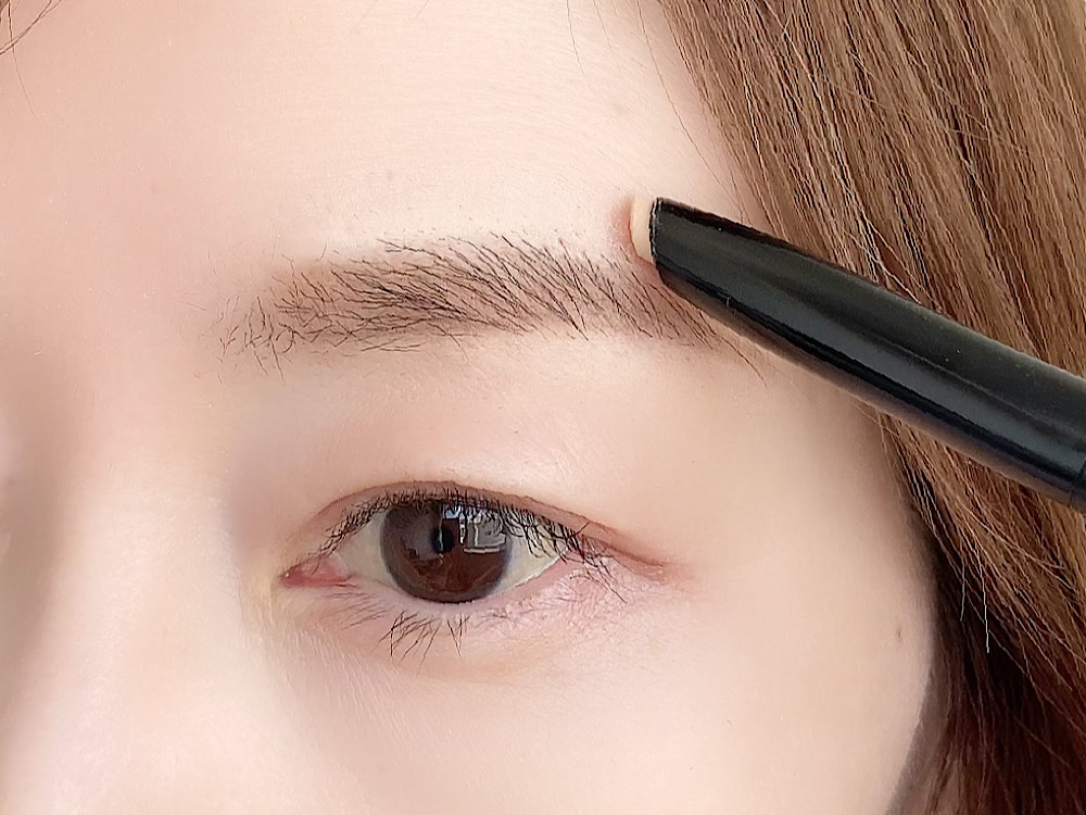 朝1分で見違える！ヴィセの眉用コンシーラーで作る「こなれ眉」メイク術