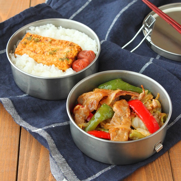 「野菜たっぷり生姜焼き」「ねぎとかつお節の卵焼き」2品弁当