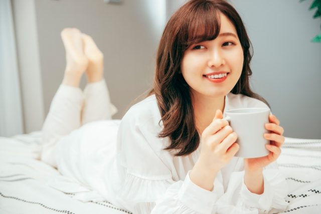 お休み前の女性