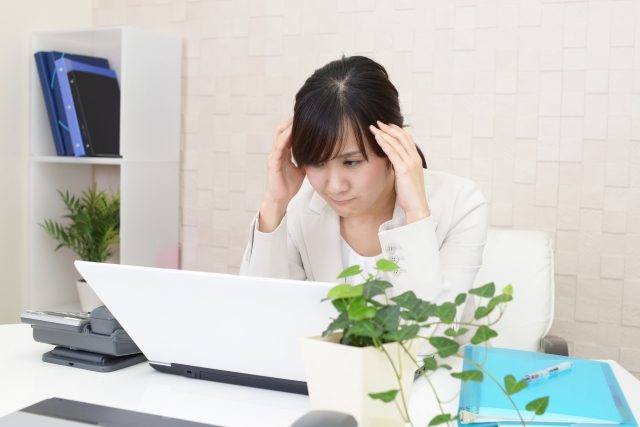 ストレスを抱える女性