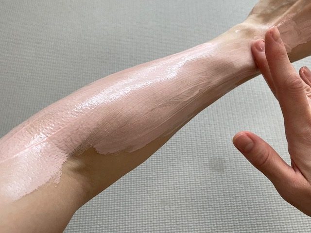 ザラつき、黒ずみのない二の腕、手先を作るセルフケア