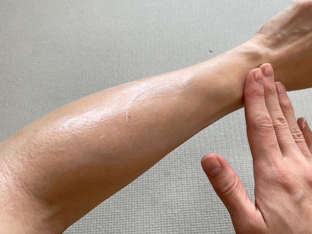 ムダ毛、かさつき、ひじの黒ずみ…お悩み別「二の腕～手先」セルフケア術