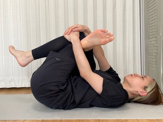 お尻、中臀筋のストレッチ