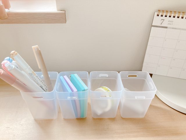 100均「くつした整理カップと文房具