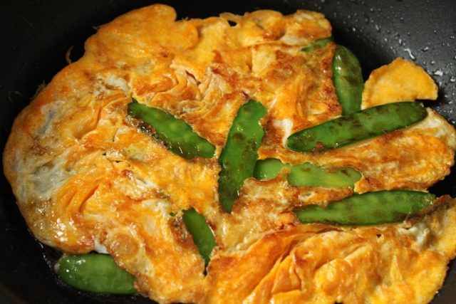 絹さやのペタンコ卵焼き