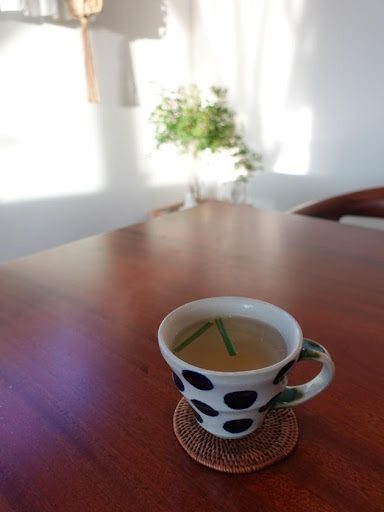 朝の乙着いた環境で飲むハーブディー