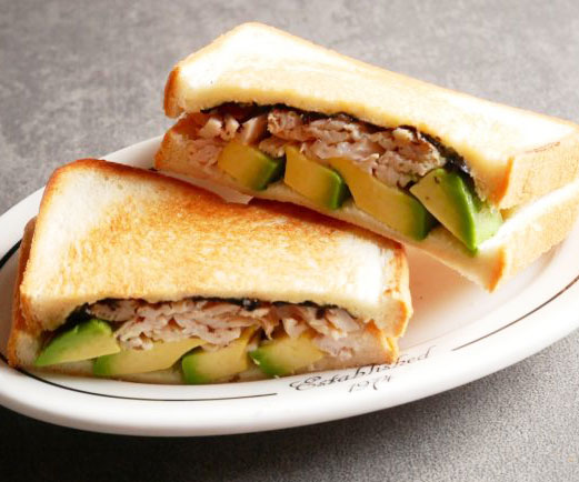 フライパンで簡単！「アボカドわさび」ホットサンドの作り方