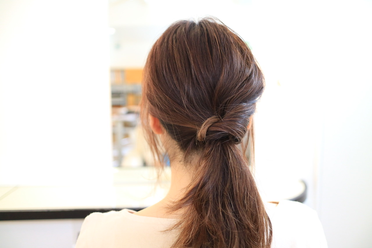 簡単なのに手抜きに見えない！ゴム2本でできる簡単ヘアアレンジ