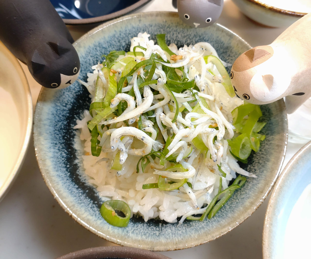 5分で簡単！切って混ぜるだけの「しらす×野菜ご飯」レシピ2つ