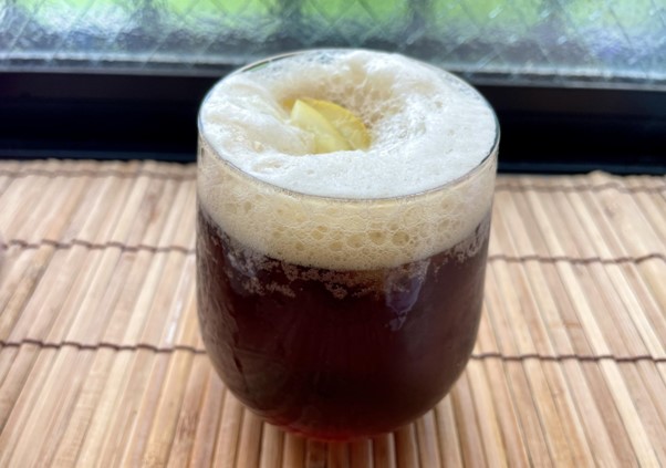 のど越しスッキリ！水出しコーヒーで簡単「コールドブリューレモンソーダ」