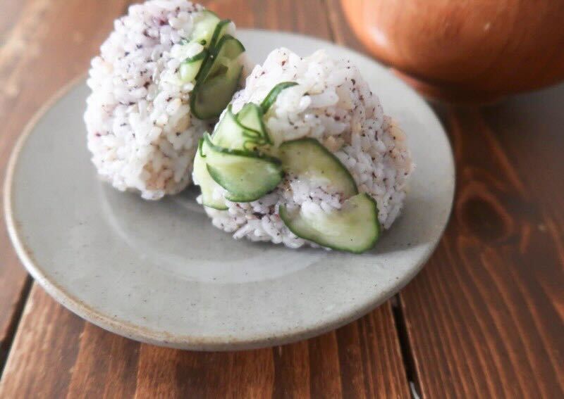 火を使わず作れる！我が家の定番朝ごはん「具だくさんおにぎり」