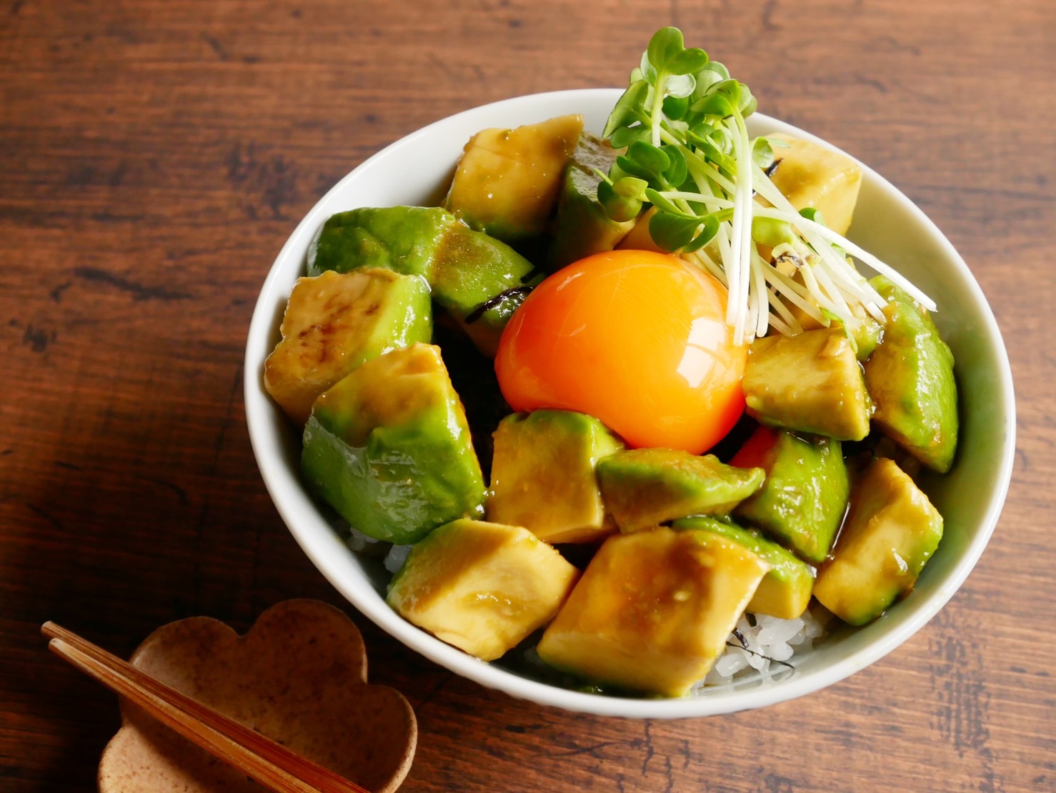 漬けてのせるだけ！簡単「美肌アボカド丼」