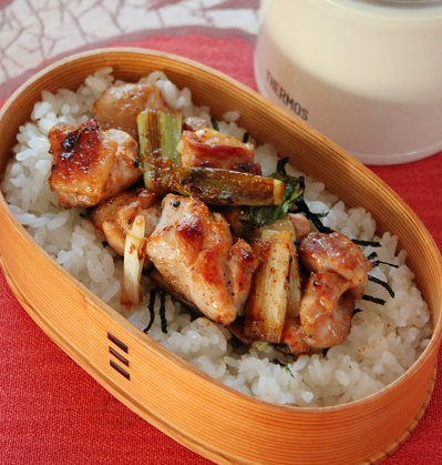 具材ゴロゴロ！簡単「どんぶり弁当」レシピ3つ