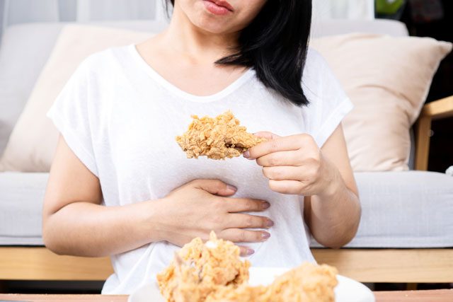 満腹の女性